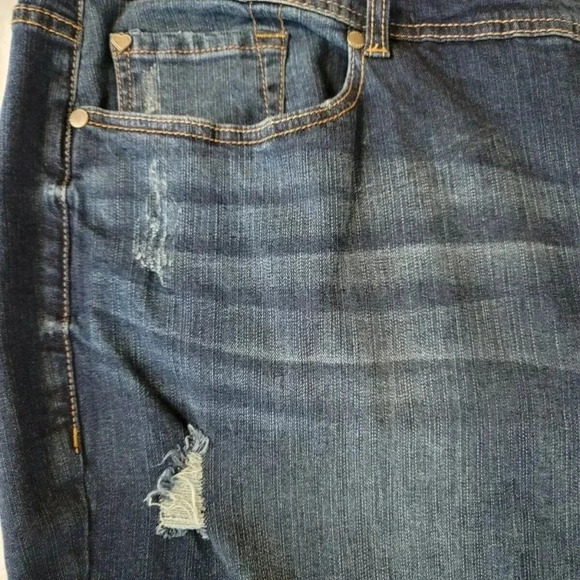 Torrid Mid Rise Flare Jeans Women's Plus Size 26XT Hem Distressed NWOT. - Picture 10 of 12